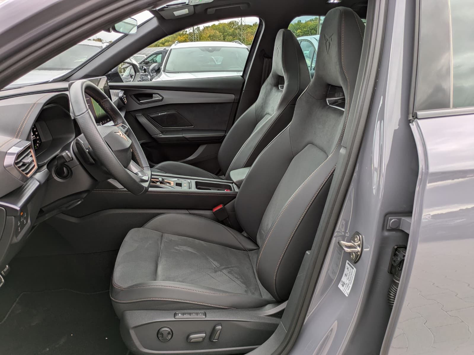 Fahrzeugabbildung CUPRA Formentor 1.5 eTSI PANO*MATRIX*SENNH.*DINAM*360°