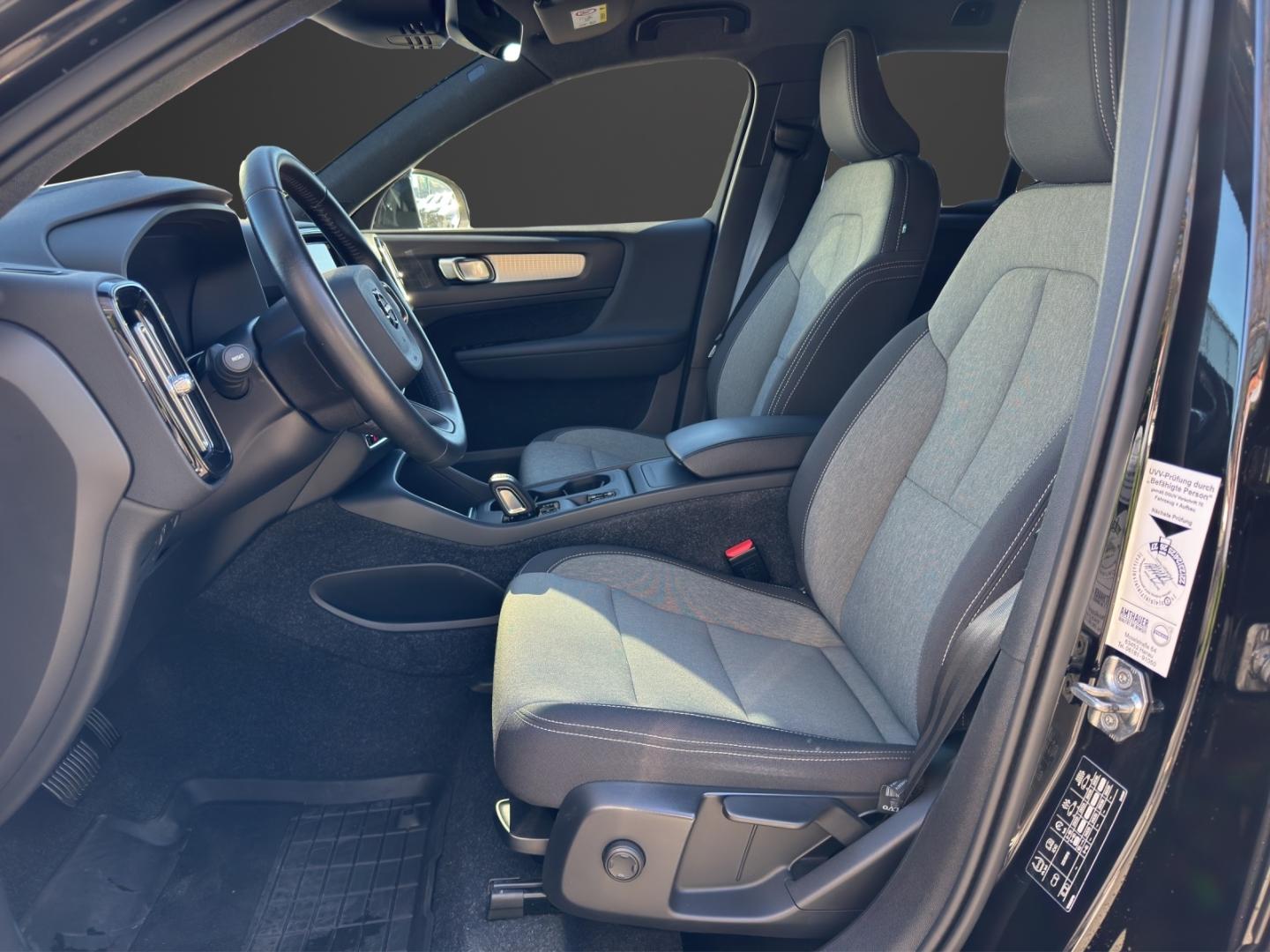 Volvo XC40 T3 Momentum Pro 2WD Navi Digitales Cockpit 