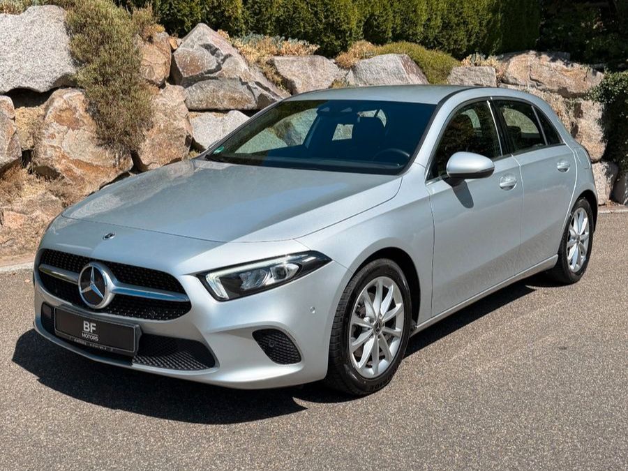 Mercedes-Benz A 200 LED LIVE TRAFFIC MBUX INDUKTION PARK ASS foto 2