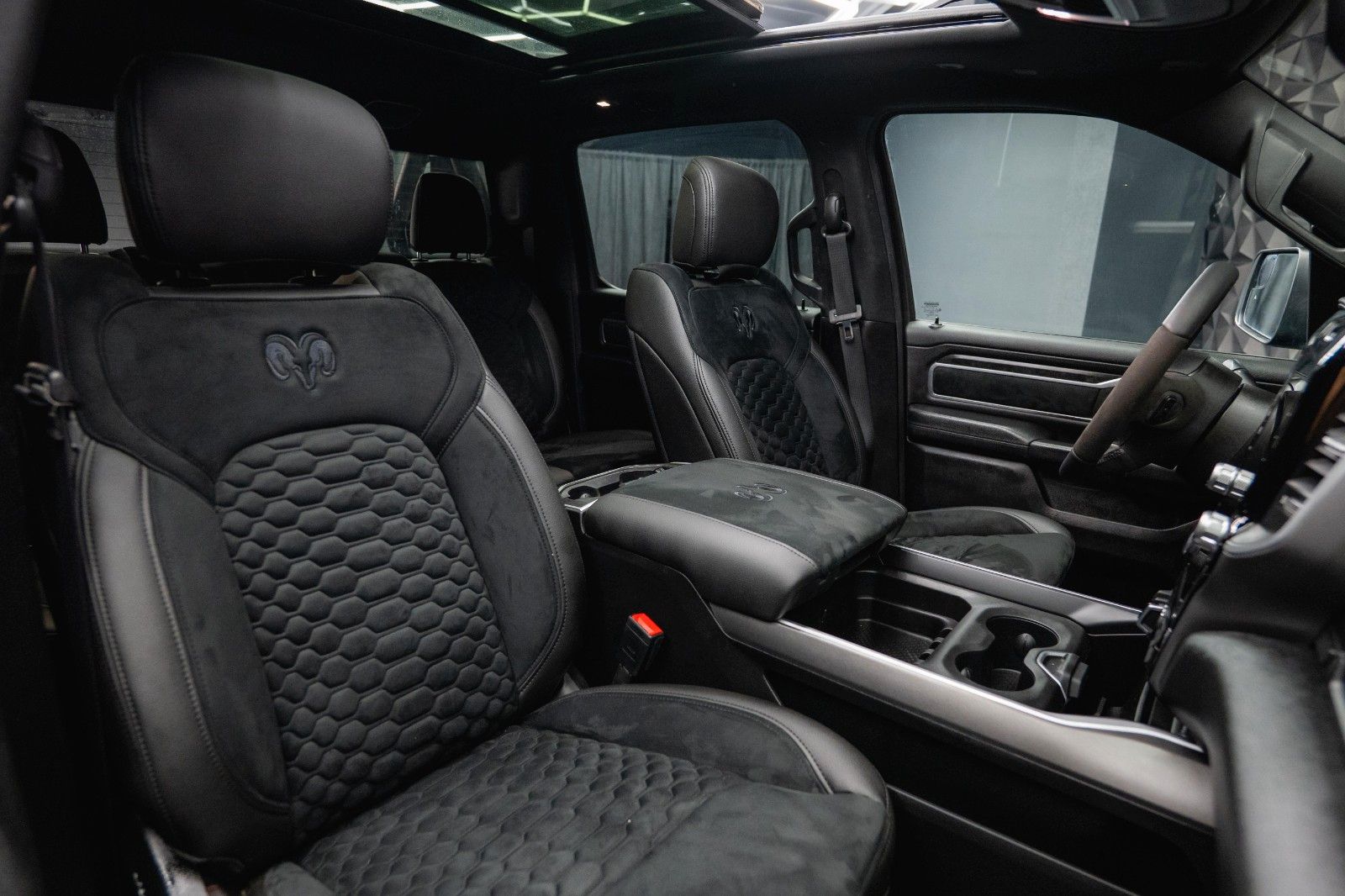 Fahrzeugabbildung Dodge RAM 5.7 V8 HEMI 4x4 Limited Longbed Airmatic 19%