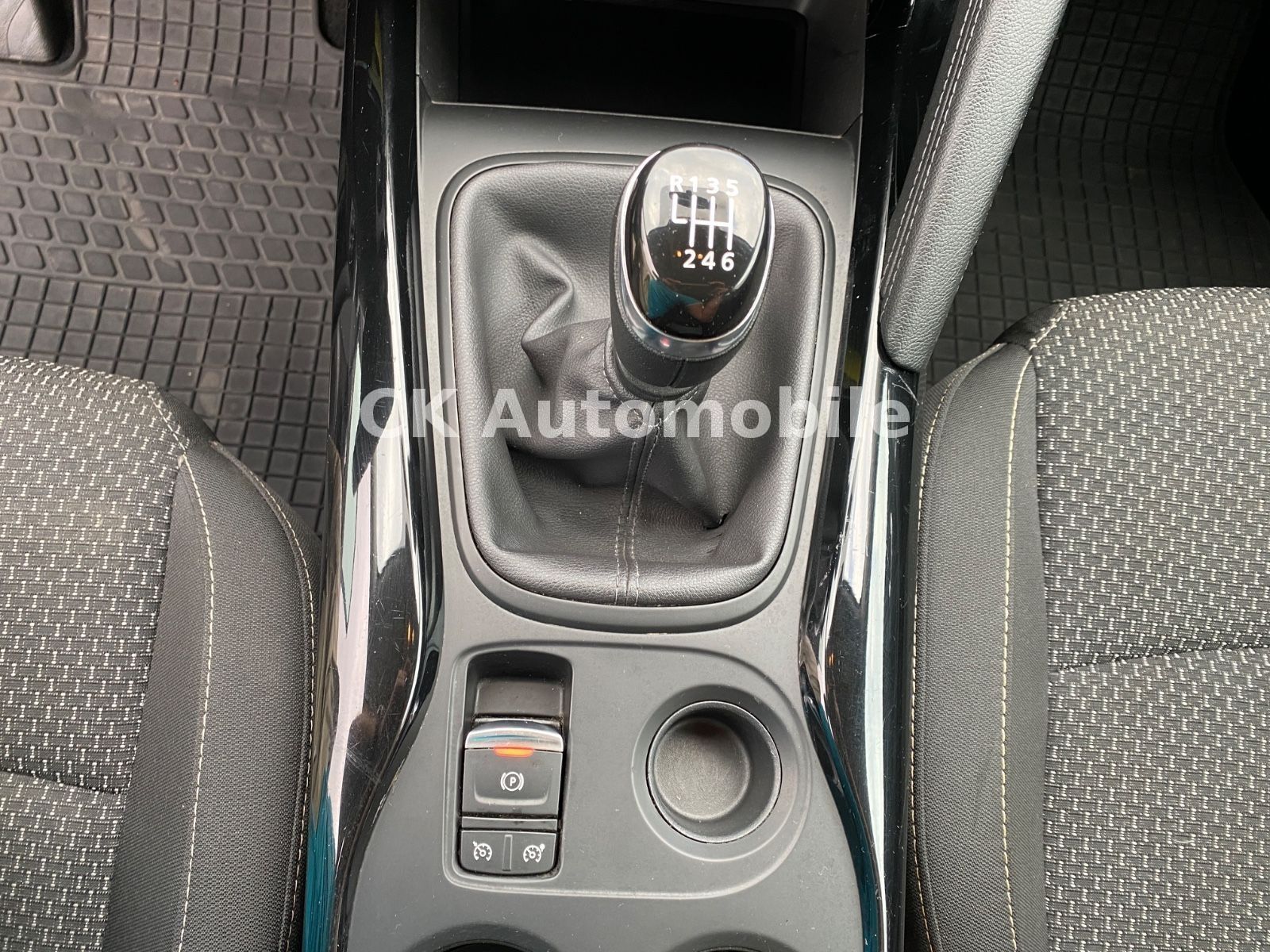 Fahrzeugabbildung Renault Kadjar Life 1.2 TCe/Klima/Tempomat/PDC/AHK