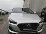 Hyundai i30 Fastback Premium-NAVI-KAMERA-LEDER-LED-SHZ - Hyundai i30 Gebrauchtwagen in Dortmund