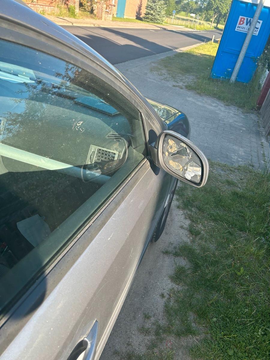Opel Vectra 2004 — rear view