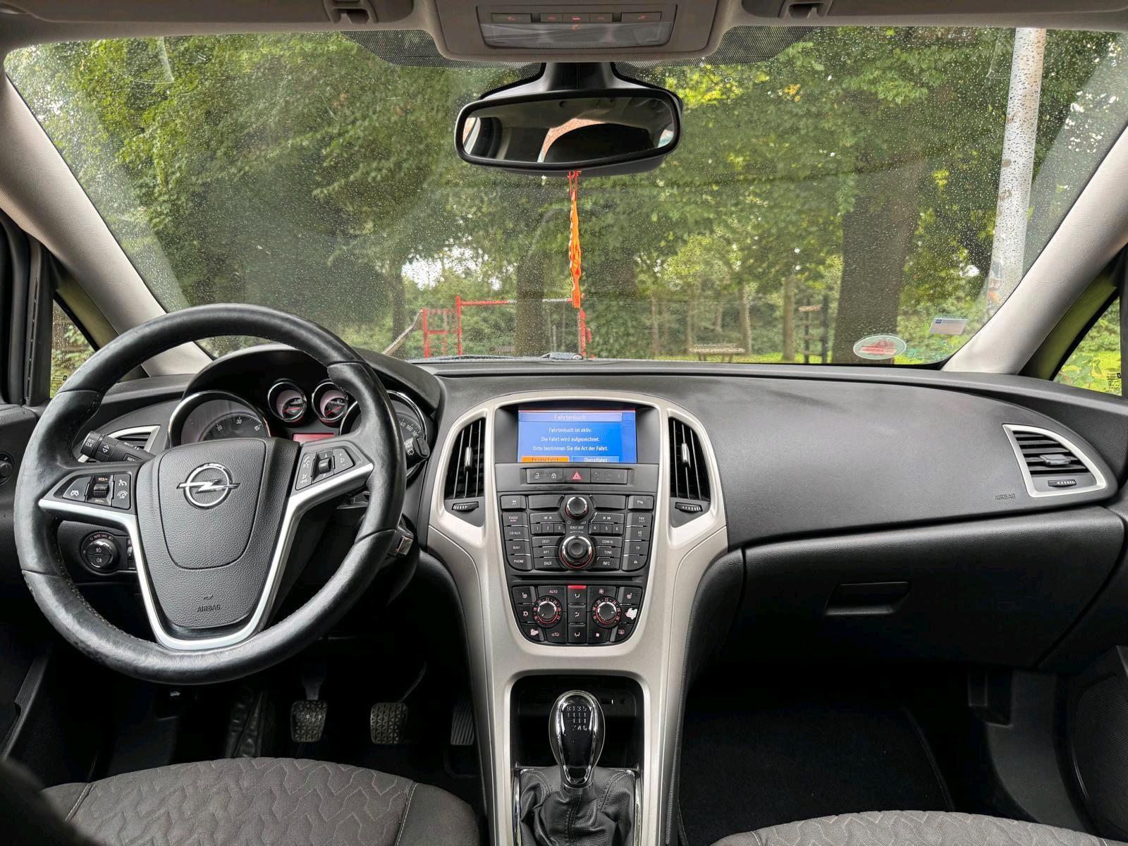 Opel Astra 2013 — photo 8