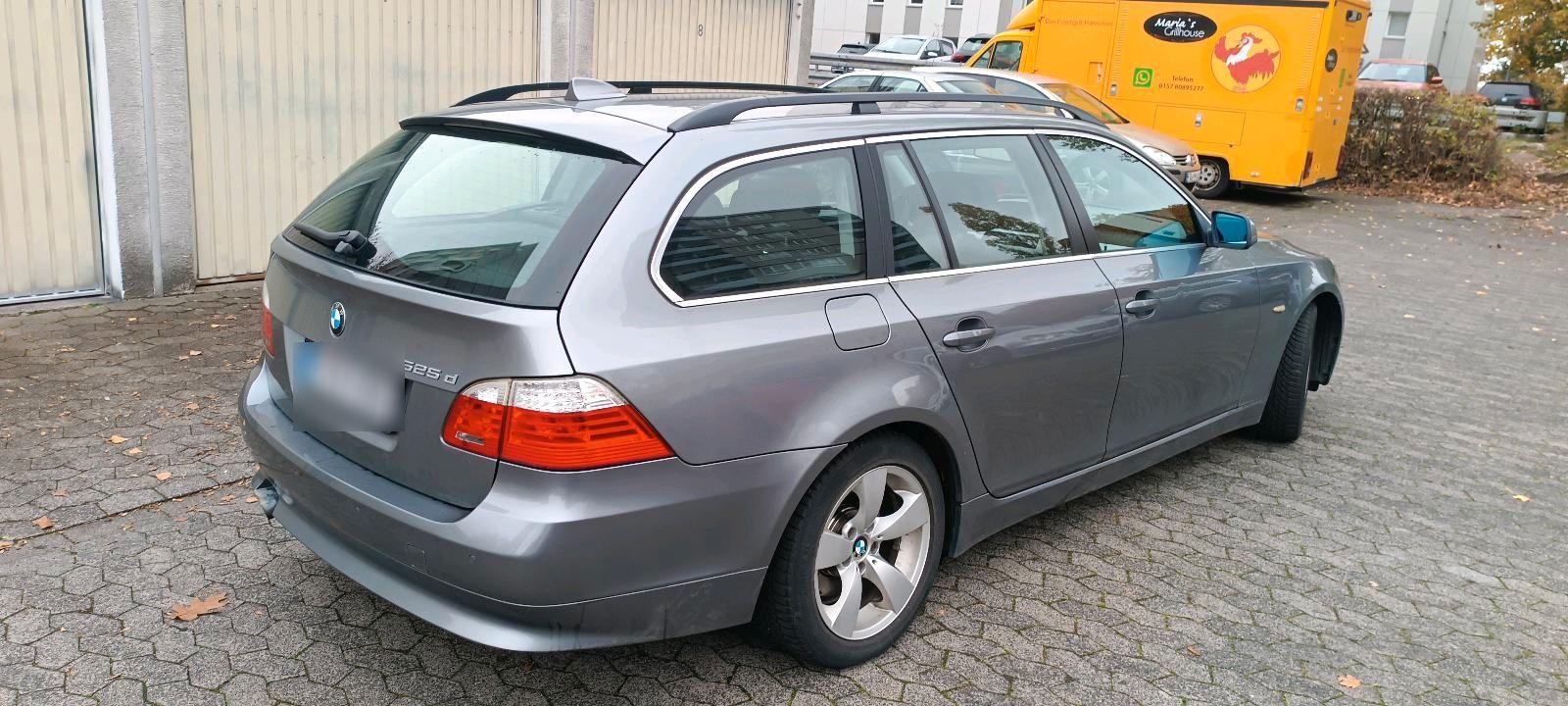 BMW 525 2009 — interior