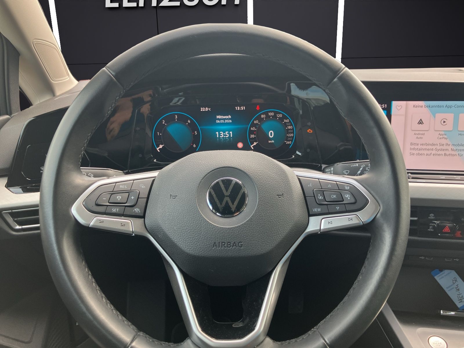 Fahrzeugabbildung Volkswagen Golf VIII Variant TDI Life LED Navi ACC AHK SHZ