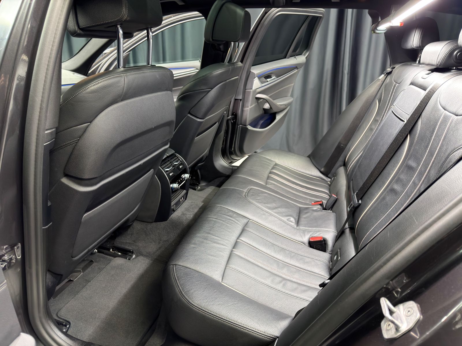 Fahrzeugabbildung BMW 540d xDrive M Sport|LASER|PANO|20"|AHK|ACC|VOLL