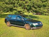 Audi A6 Avant Quattro - Audi A6 aus 1998: Kombi