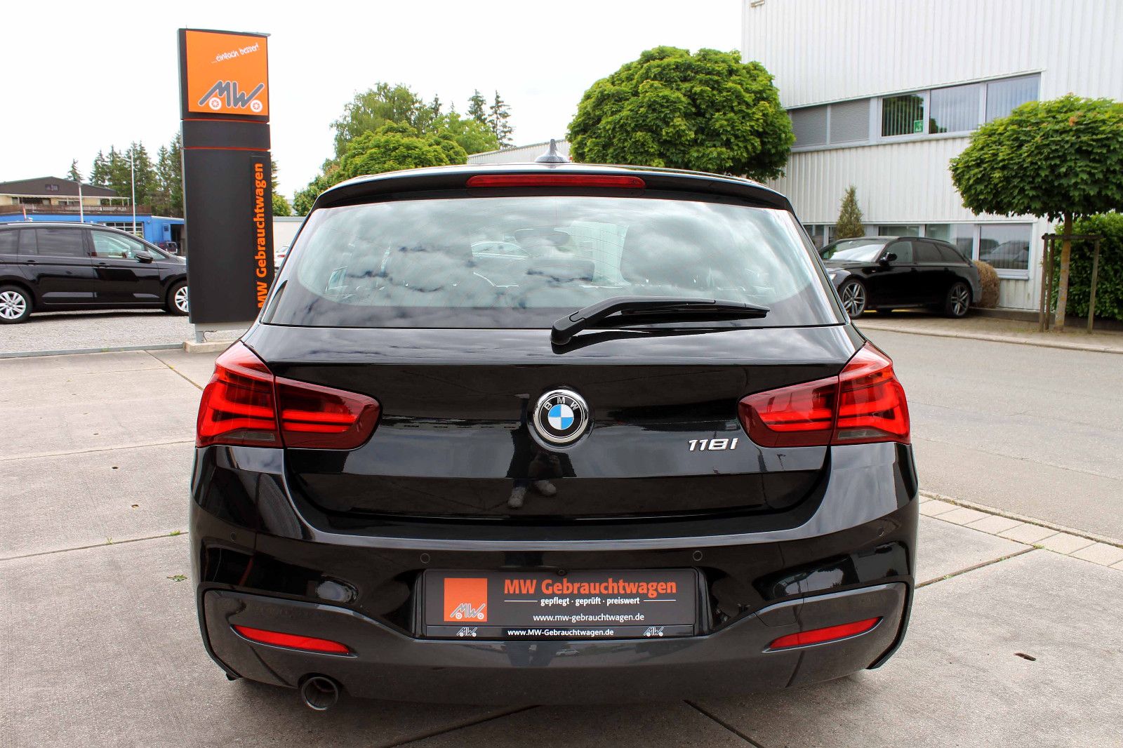 Fahrzeugabbildung BMW 118i F20 Edition M-Sport Shadow LED SHZ NAV KAM