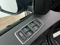 JAGUAR F-PACE R-Sport 4x4 PANO/ MERIVAN /1.HD / 81.tKM JAGUAR F-PACE R-Sport 4x4 PANO/ MERIVAN /1.HD / 81.tKM