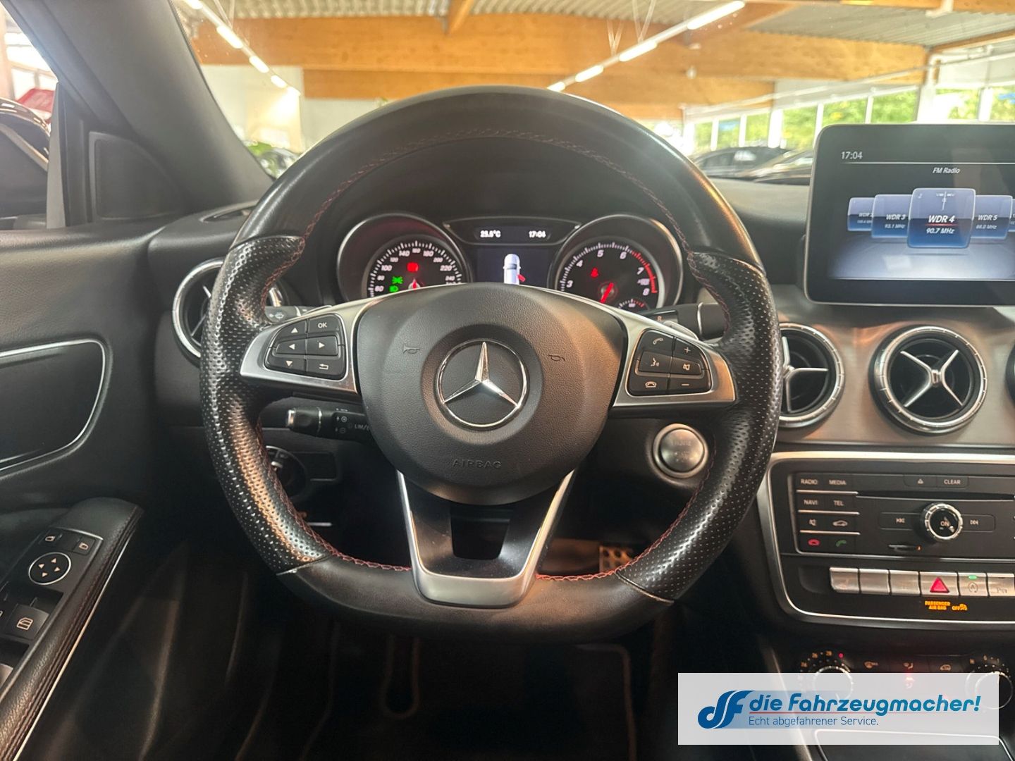 Fahrzeugabbildung Mercedes-Benz CLA 180 Shooting Brake AMG Sportpaket Navi LED *