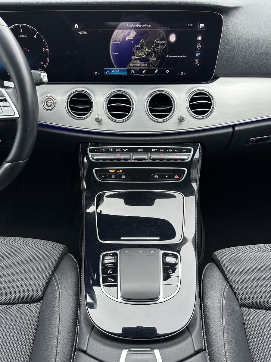 Fahrzeugabbildung Mercedes-Benz E 220d T 4Matic Avantgarde NAV+LED+WIDESCEEN+KAM