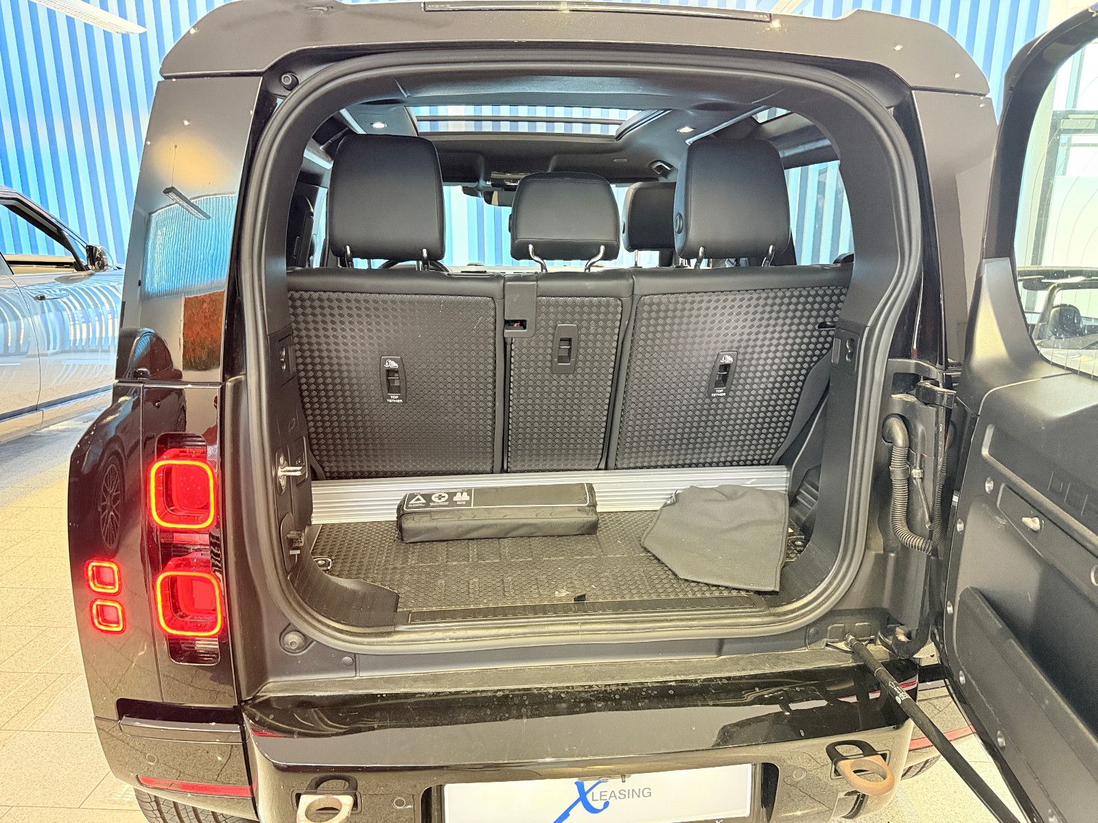 Land Rover Defender 90 D200 X-Dyn. SE / Pano. / Black Pack foto 6