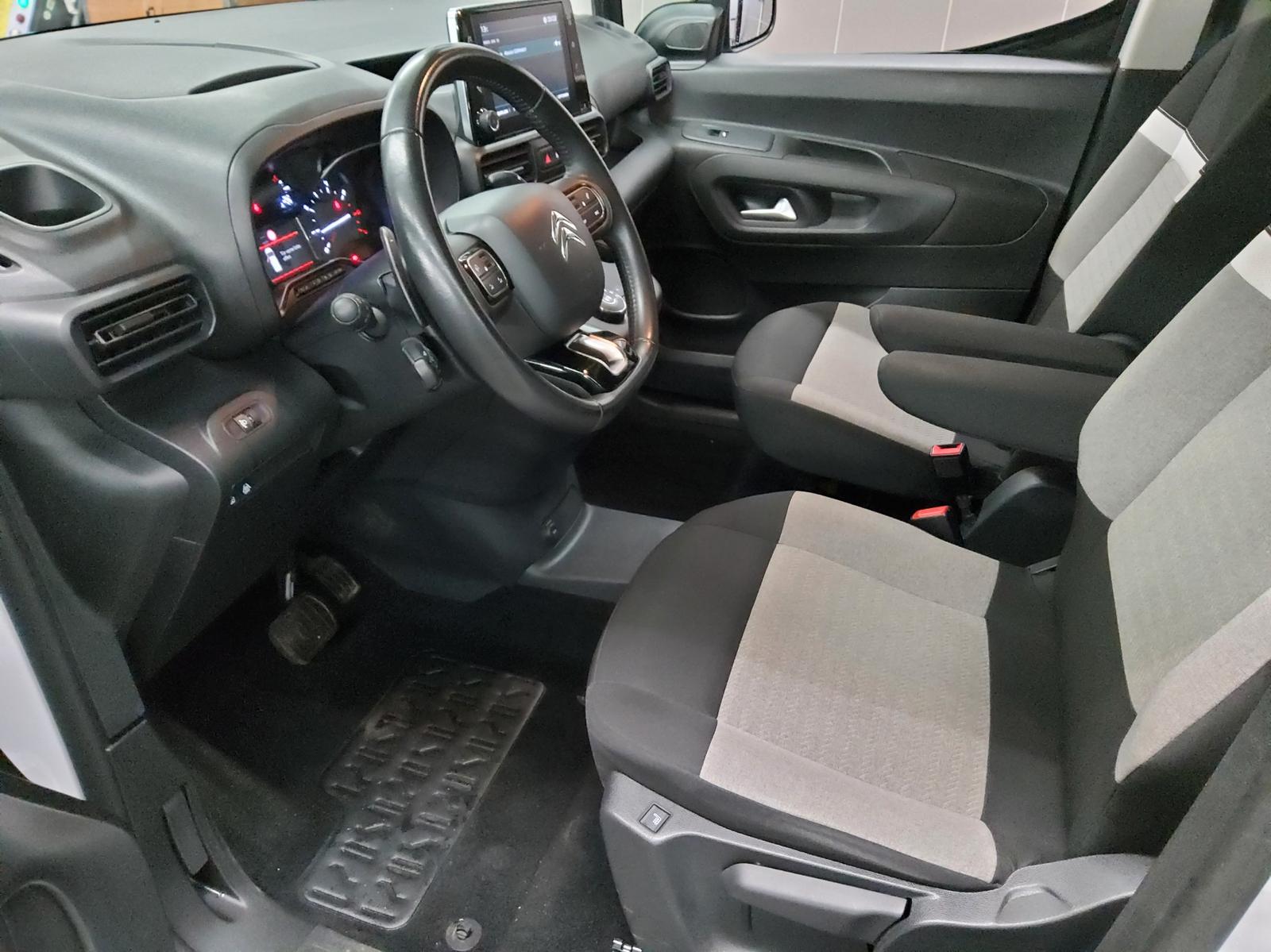 Citroën Berlingo 1.2 PureTech Shine Glasdach PDC AHK