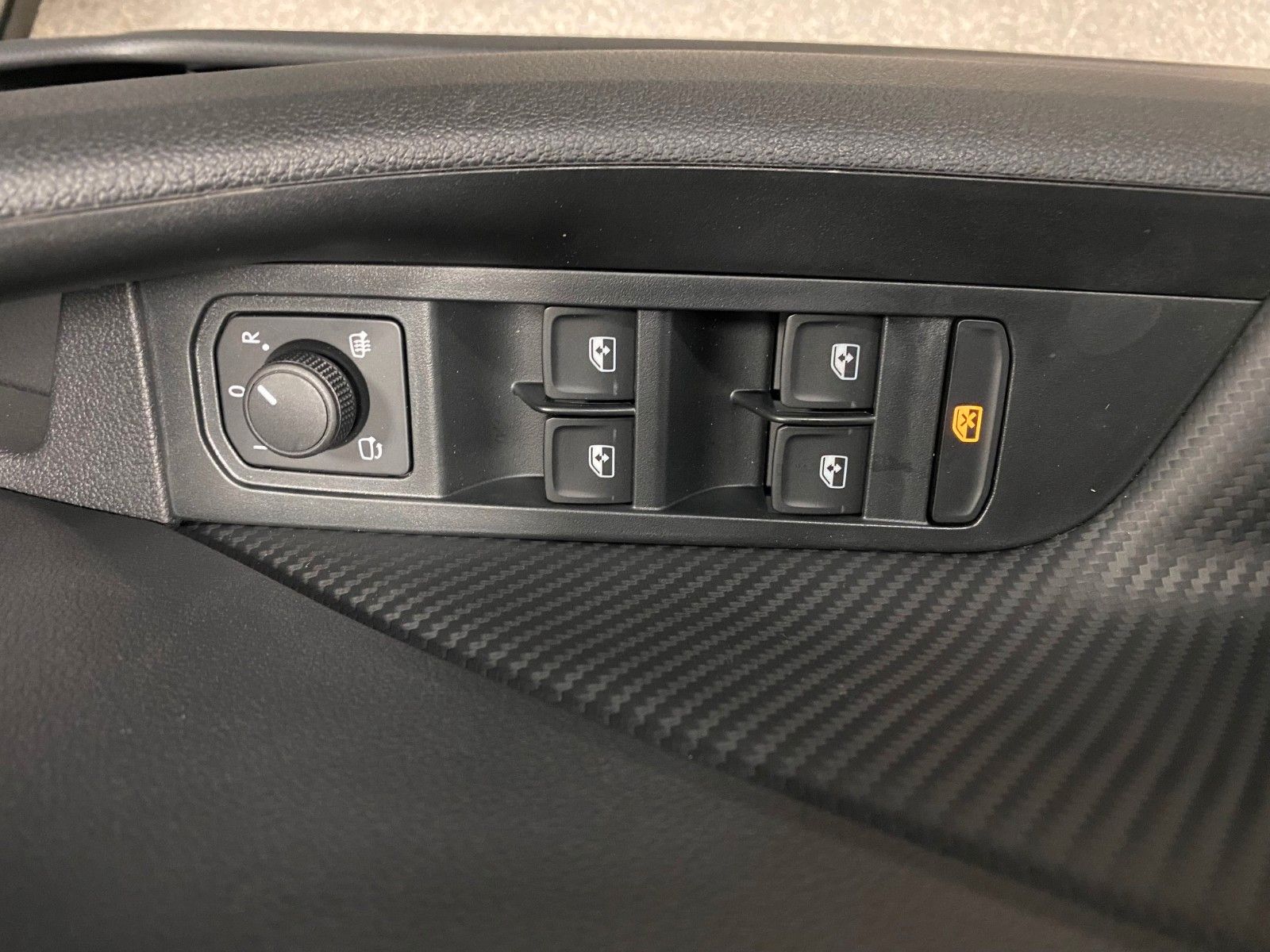 Fahrzeugabbildung SKODA Kamiq 1.5 TSI DSG Monte Carlo+MATRIX+PANORAMA+BC