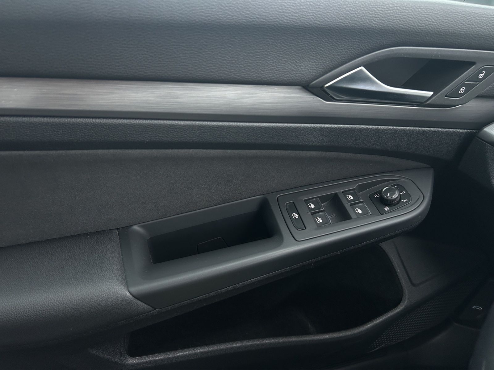 Fahrzeugabbildung Volkswagen Golf VIII Variant Style TDI DSG IQ.Light ACC SH