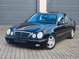Mercedes-Benz E 240 Avantgarde Automatik Schiebedach Klima Tüv - gebrauchte Mercedes-Benz E 240 aus dem Jahr 2000