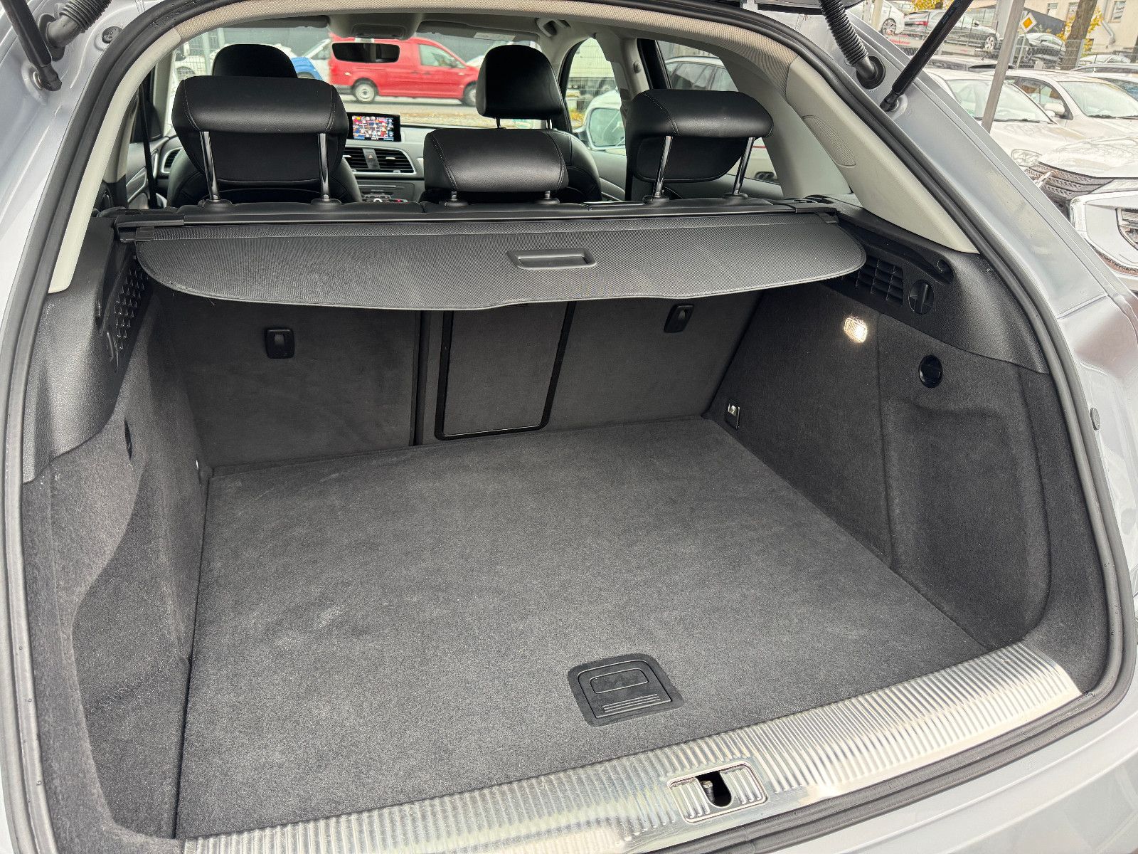 Fahrzeugabbildung Audi Q3 2.0 TDI QUATTRO S-TRONIC S-LINE SPORTPAKET