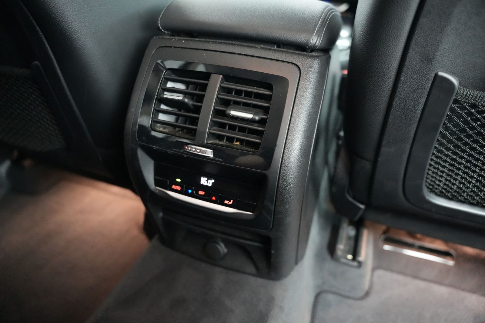 Fahrzeugabbildung BMW X3 xDrive 20 d xLine *Shadow-Line*LED*Leder*SHZ