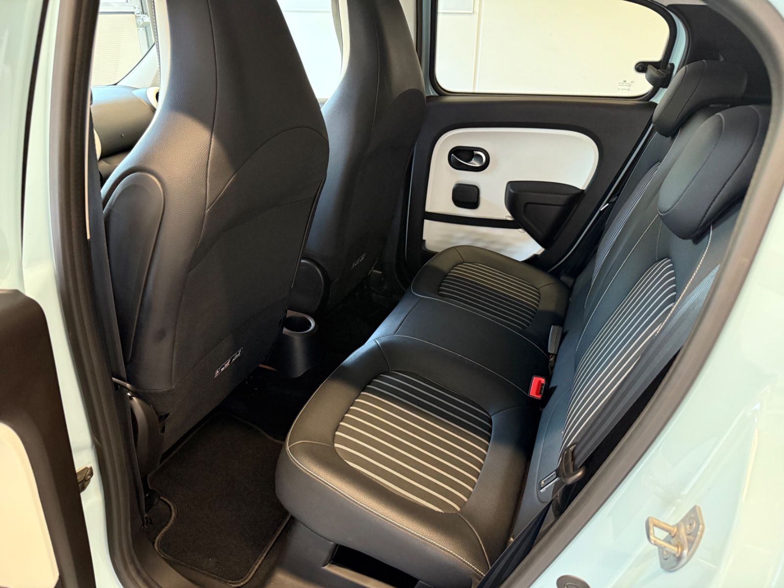 Fahrzeugabbildung Renault Twingo Techno Electric, Navi, Rückfahrkamera