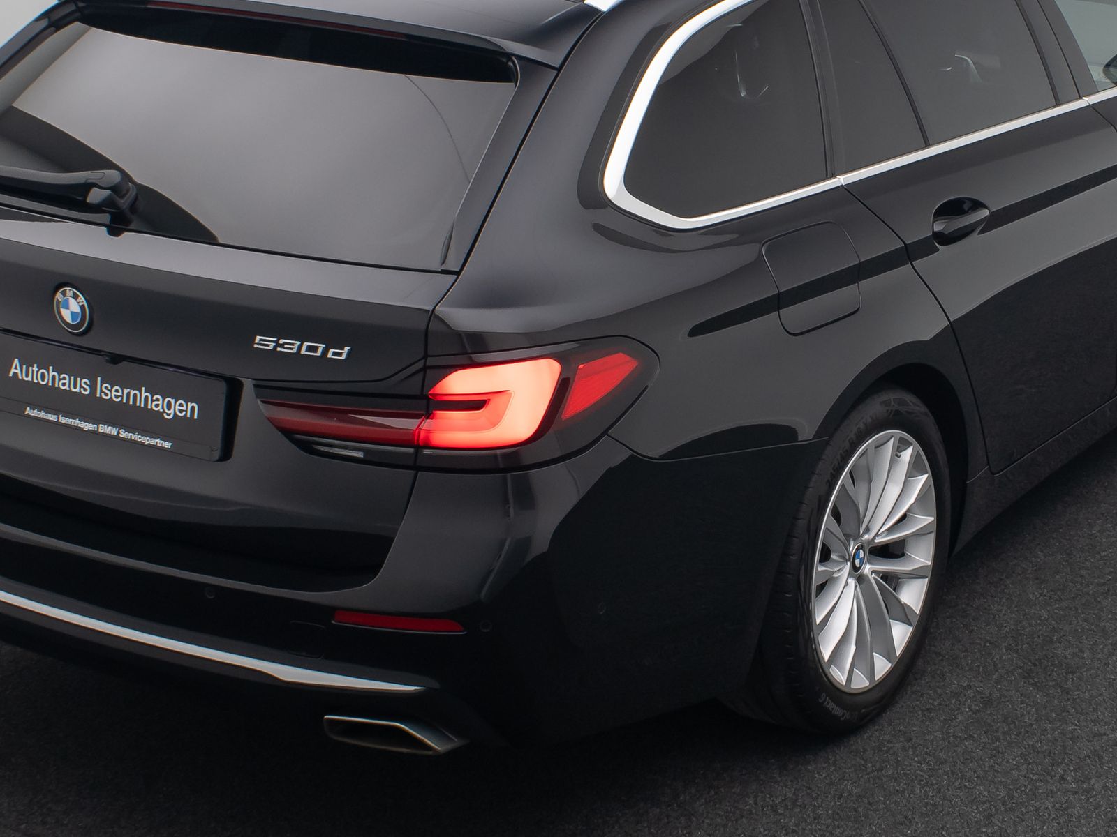 Fahrzeugabbildung BMW 530d xD Luxury Line DAB HUD Kamera Sport Alarm