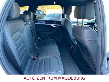Volkswagen Touareg - 11