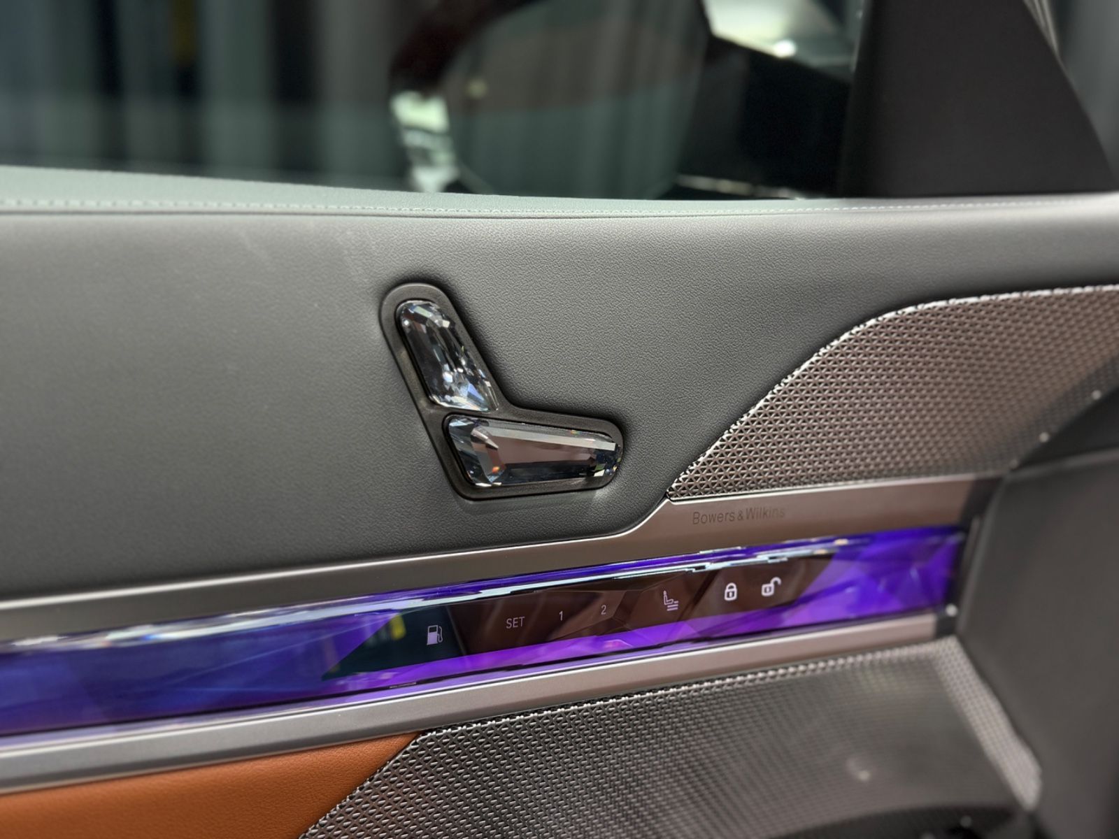 Fahrzeugabbildung BMW 750e xDrive M Sport Pro|TV|B&W|MASSAGE|SKY-LOUNG
