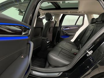 Fahrzeugabbildung BMW 520i Luxury Line Kamera HiFi Alarm Komfzg Panora