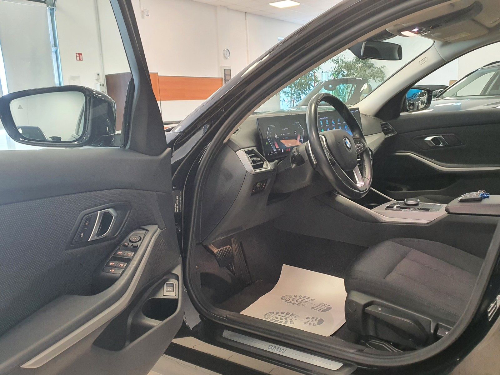 BMW 320i SAG/Navi/AHK/DrivAss&FernAss/Tempomat foto 13
