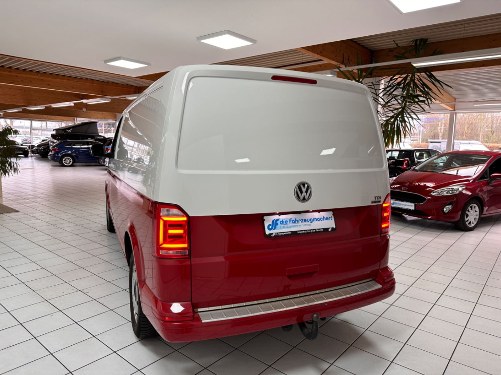 Fahrzeugabbildung Volkswagen T6 Transporter Kasten  lang 4Motion LED VOLL