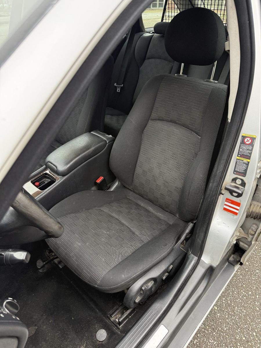 Mercedes-Benz C180 2005 — photo 13