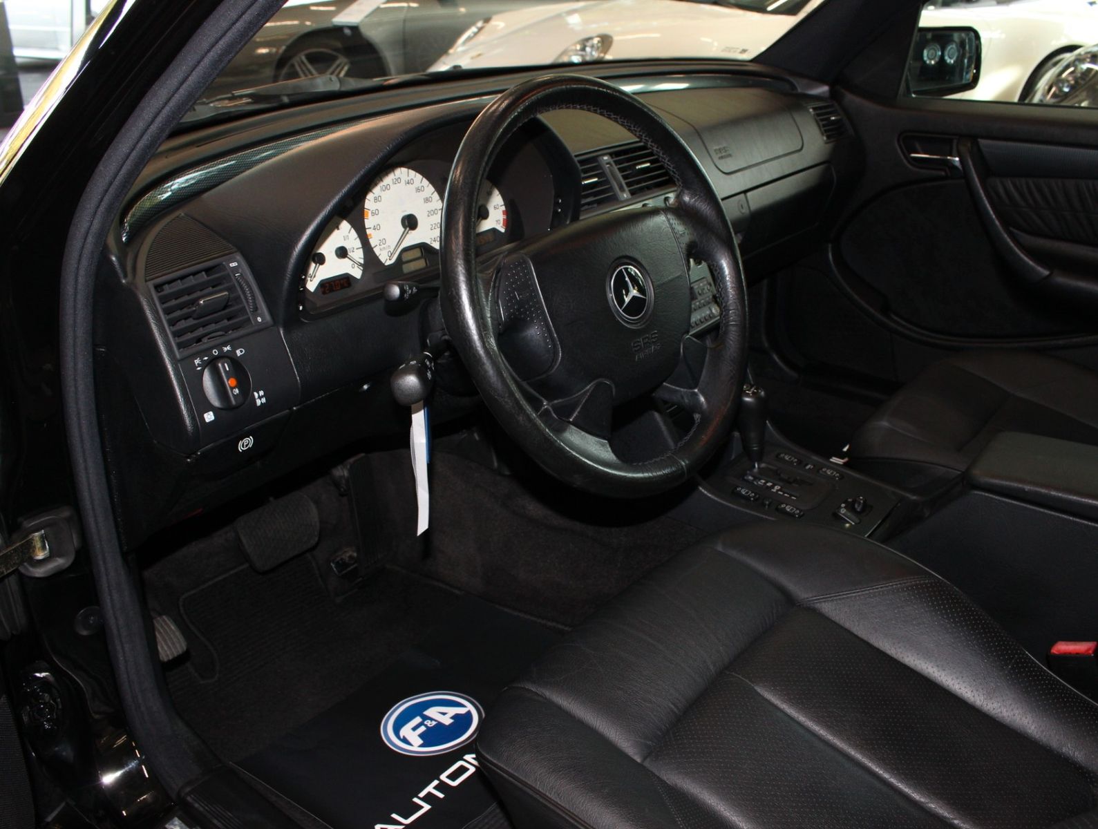 Fahrzeugabbildung Mercedes-Benz C 200 Sport Guter Pflegezustand+GSD+Xenon+Leder
