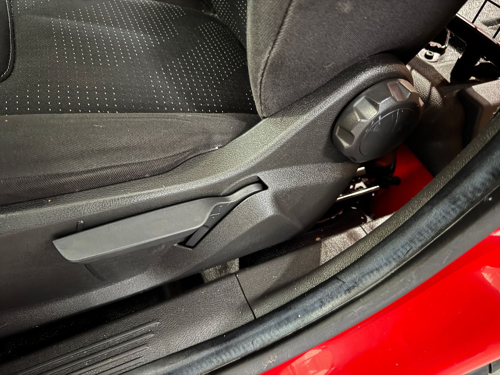 Fahrzeugabbildung Ford Tourneo Courier 1.5 TDCI TREND SERVICE & TÜV NEU