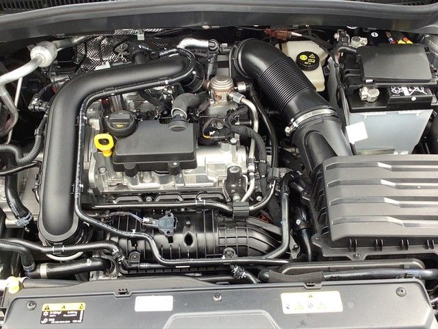 Fahrzeugabbildung Volkswagen T-Cross DSG R-Line LED ACC Climatronic PDC SH LM