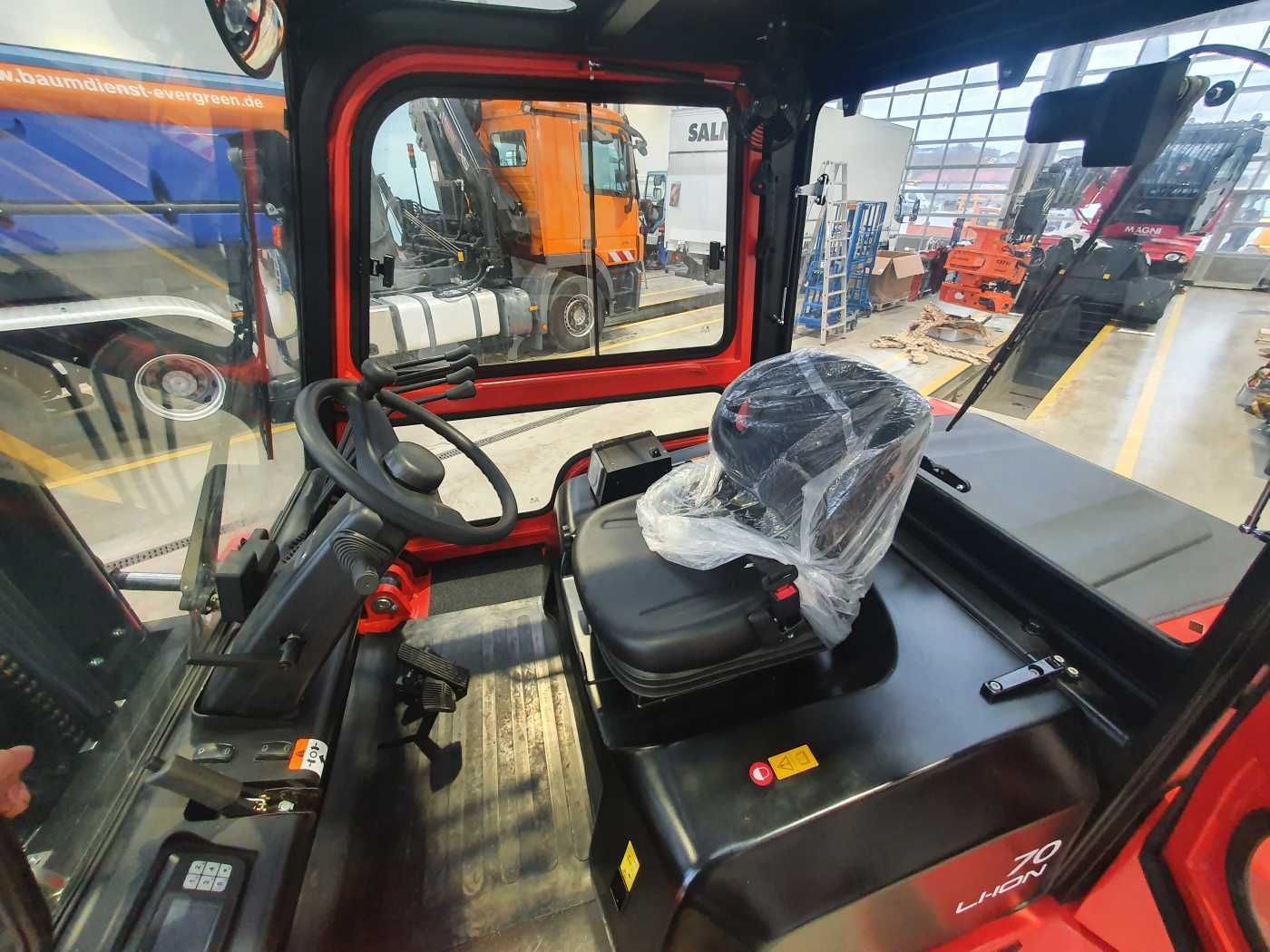 Fahrzeugabbildung Andere EP Equipment EFL 702 / 7T / Triplex: 5,40m / ZVG