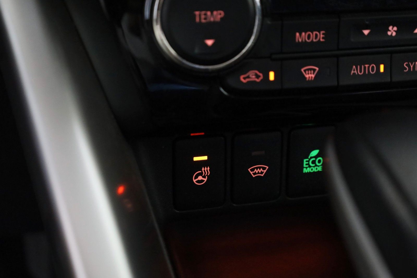 Fahrzeugabbildung Mitsubishi Eclipse Cross Top 2WD Leder,Navi,LED,HUD,Panoram