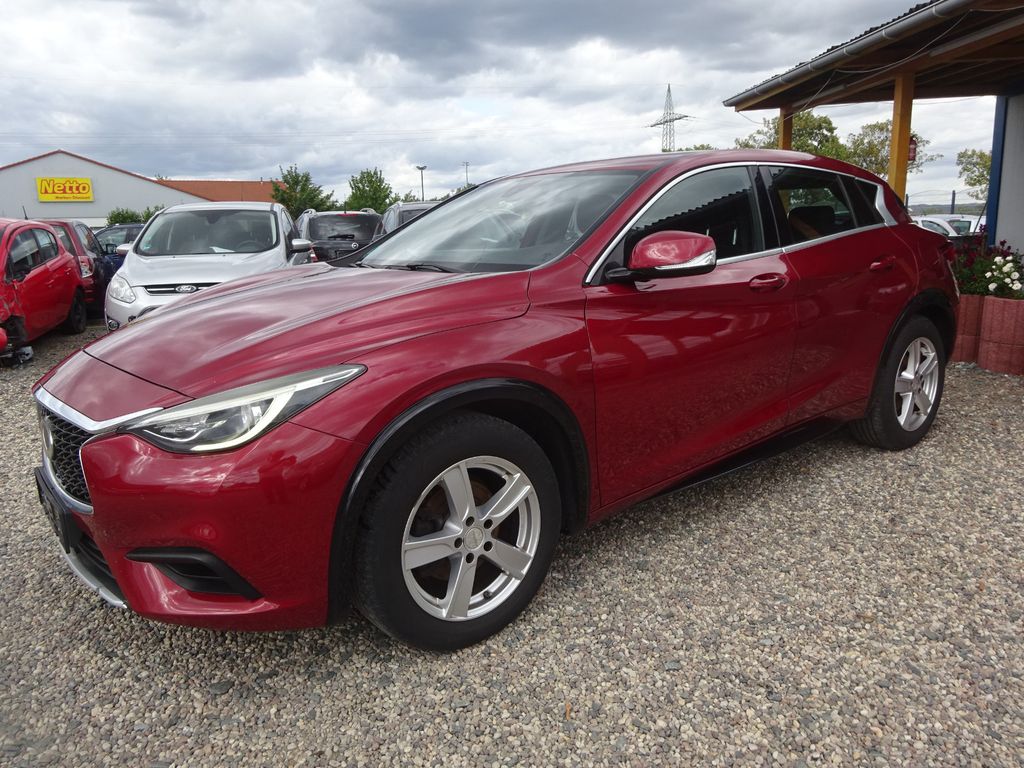 Infiniti Q30