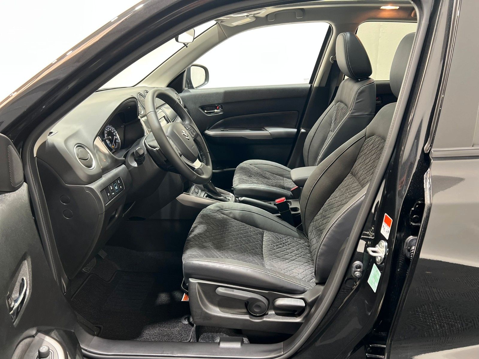 Fahrzeugabbildung Suzuki Vitara  1.5 DUALJET HYBRID AGS Comfort+