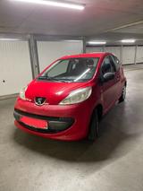 Peugeot 107 Petit Filou 70 Petit Filou - Peugeot 107 in Stuttgart