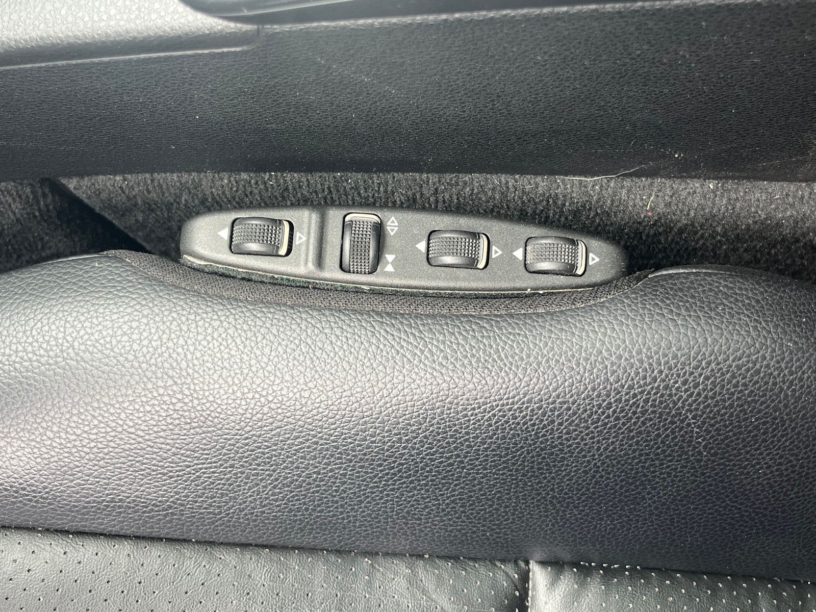 Fahrzeugabbildung Mercedes-Benz C 250 CDI 4MATIC Aut. Navi Leder Pano Standhzg