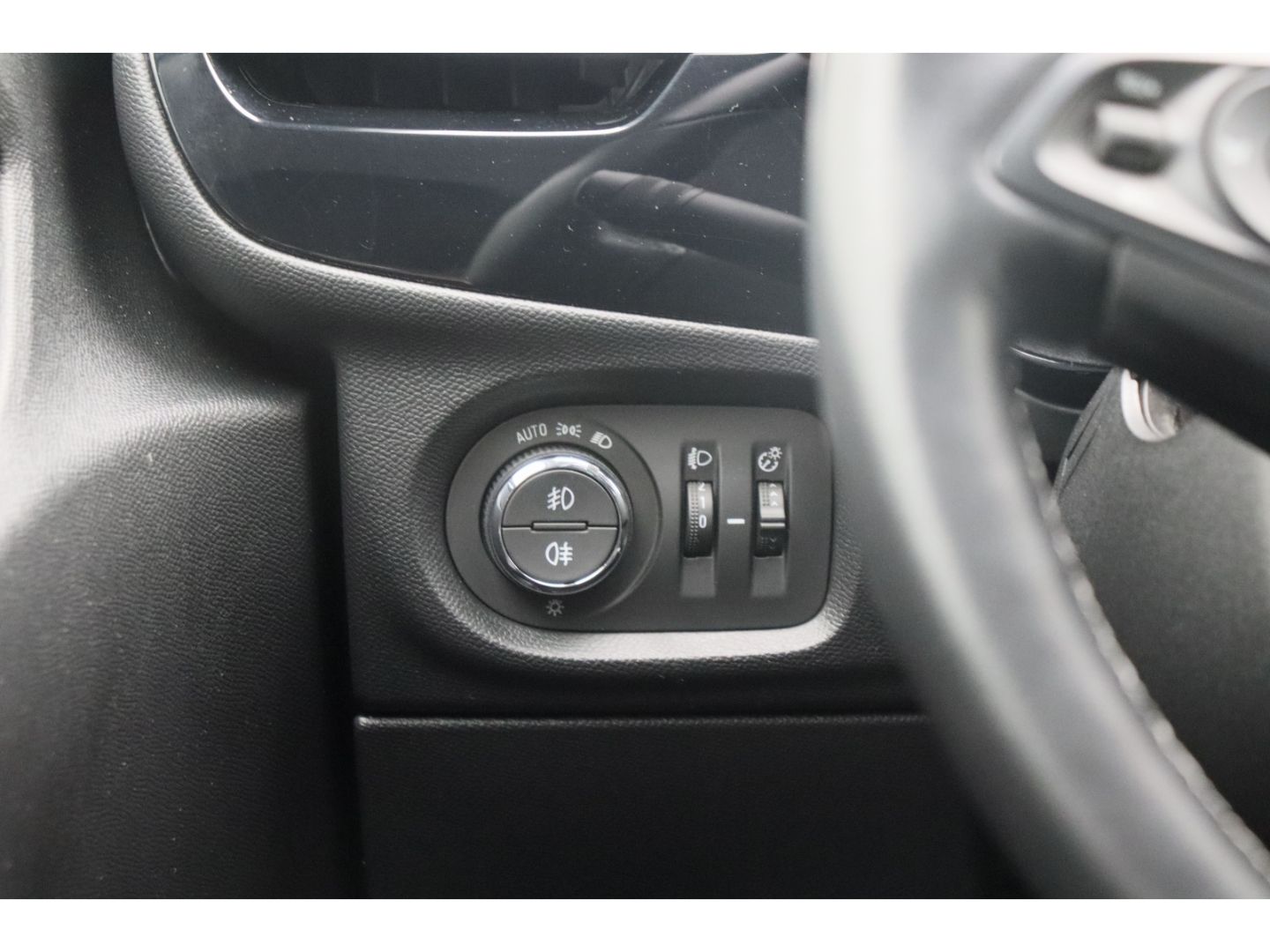 Fahrzeugabbildung Opel Corsa-e F First Edition LED Digitales Cockpit