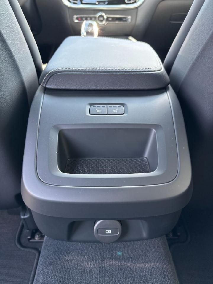 Fahrzeugabbildung Volvo V60 Kombi Plus Dark  LED DAB WiPa Harman Kardon