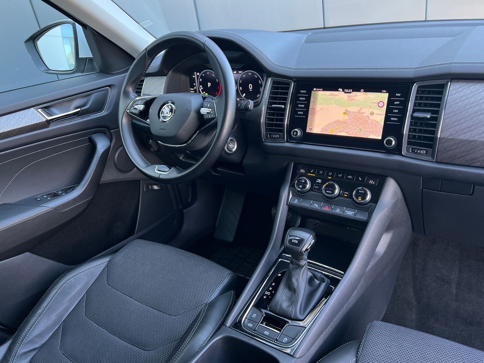 Fahrzeugabbildung SKODA Kodiaq Style 1.5 TSI DSG FL *AHK, LED, ACC, 19"-