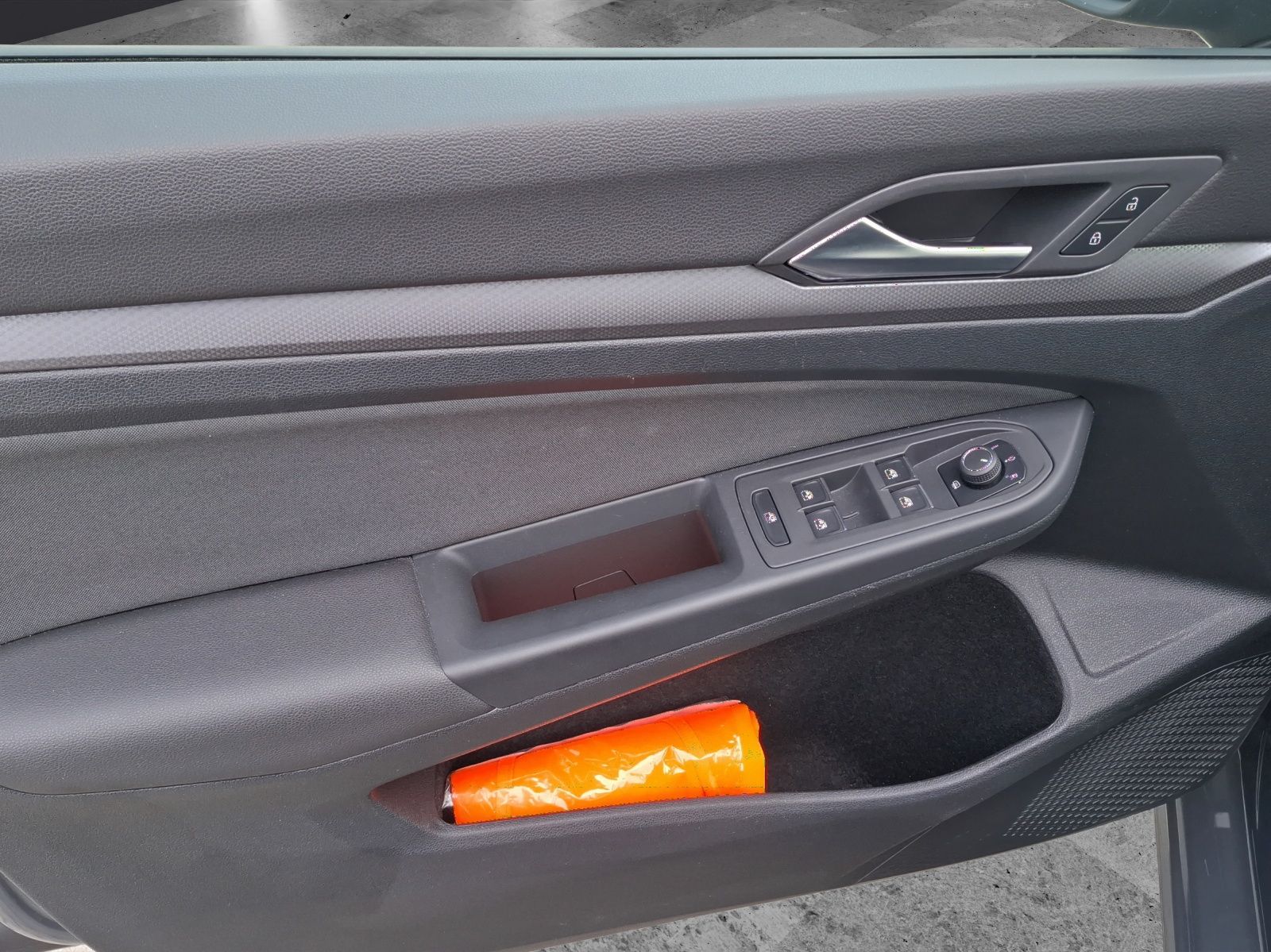 Fahrzeugabbildung Volkswagen Golf VIII TSI Active Standhzg. LEDplus Navi AID