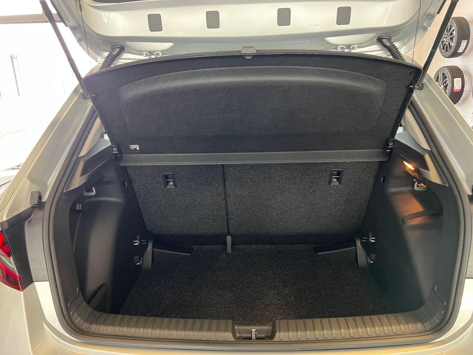 Fahrzeugabbildung SKODA Fabia Selection 1.0 MPI *LED, Climatronic, Sitzh