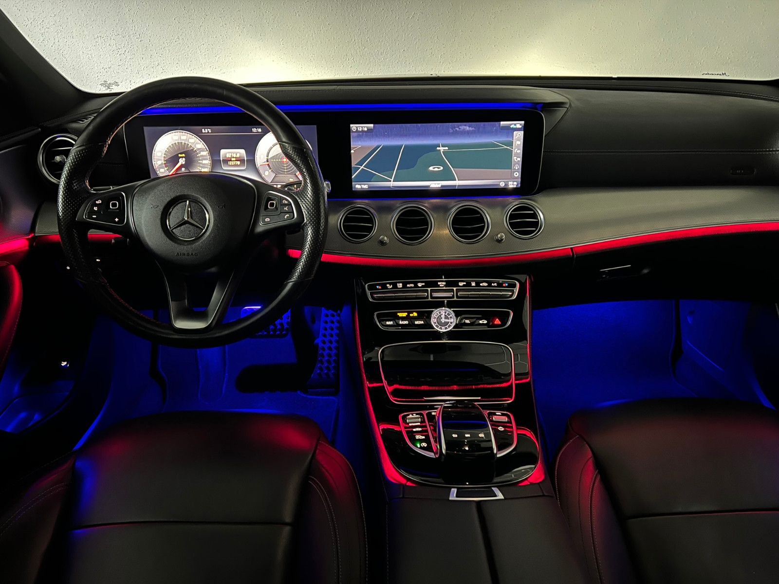 Fahrzeugabbildung Mercedes-Benz E350d AMG-LINE/PANO/BURMESTER/WIDESCREEN/AMBIENT