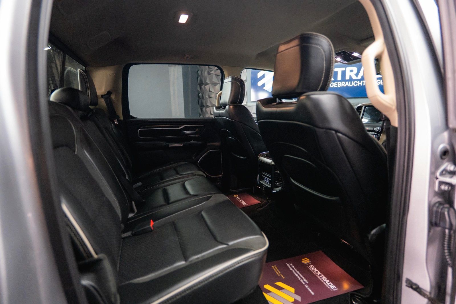 Fahrzeugabbildung Dodge RAM 5.7 V8 HEMI 4x4 NIGHT-Edition LARAMIE *LED*