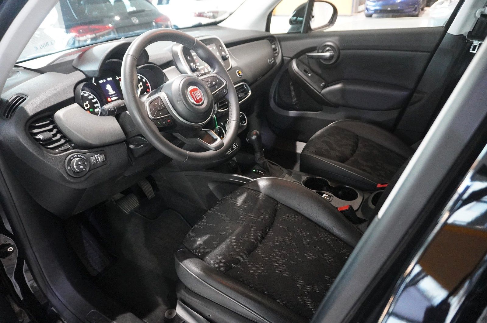 Fahrzeugabbildung Fiat 500X 1.3T CROSS DCT NAVI/LED/PDC/SPORT/TEMP/DAB+