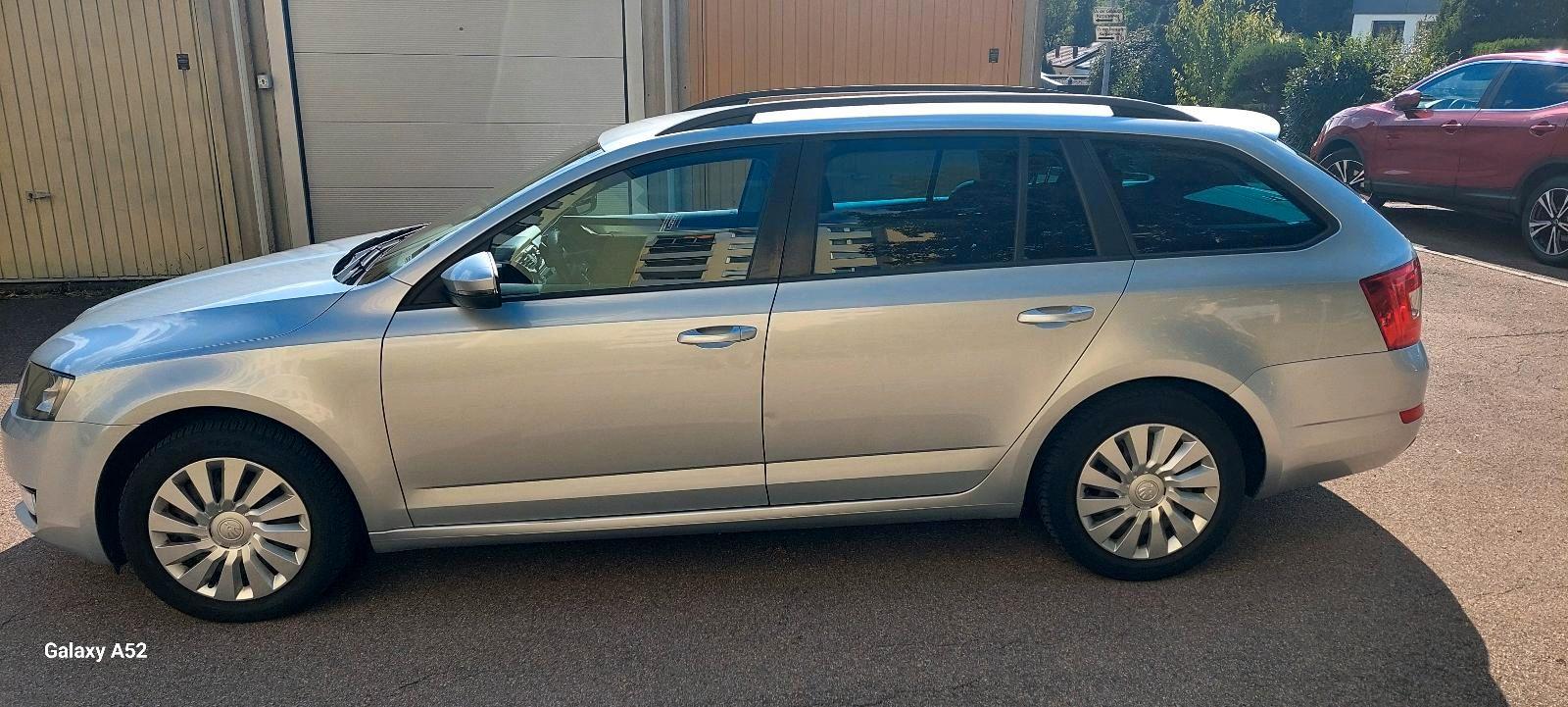 Skoda Octavia 2013 — rear view