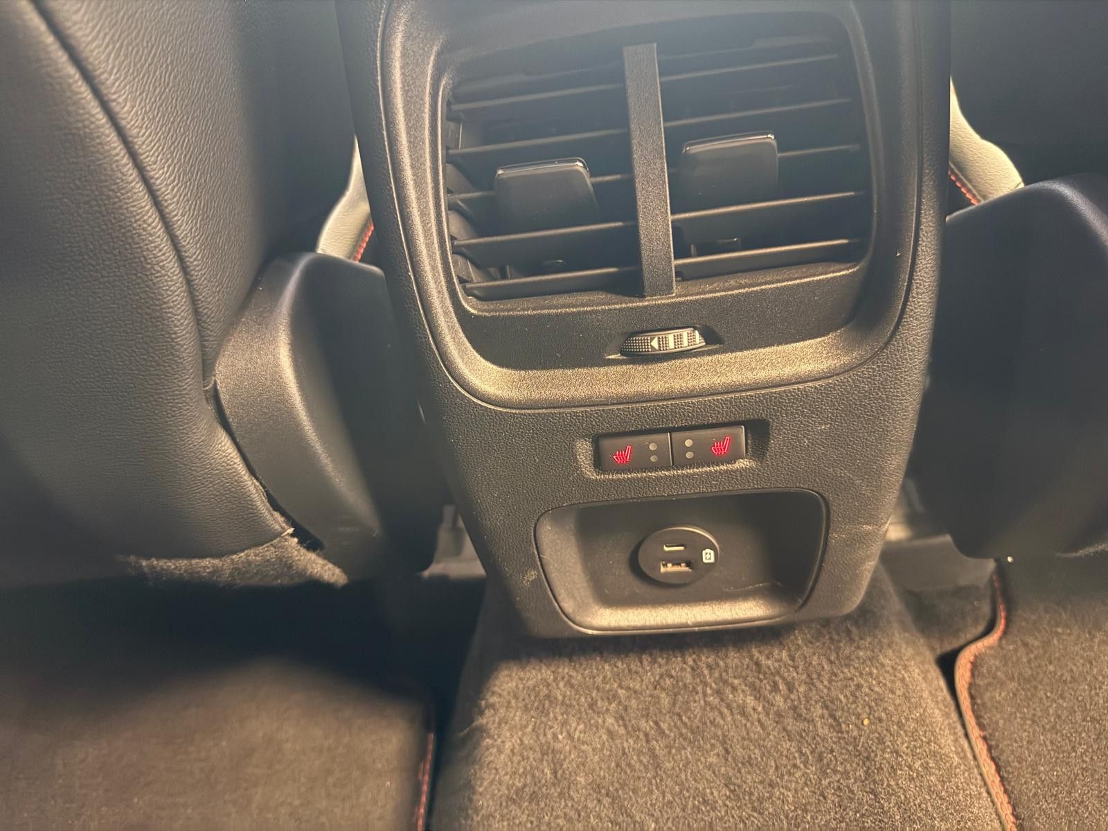 Fahrzeugabbildung Ford Kuga ST-Line X / LED / KAMERA / 25TKM